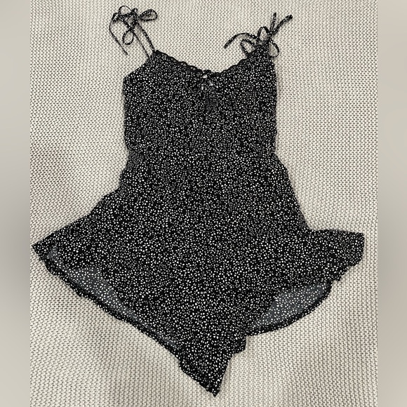 LIKE NEW Princess Polly Black and White Romper - Picture 1 of 3